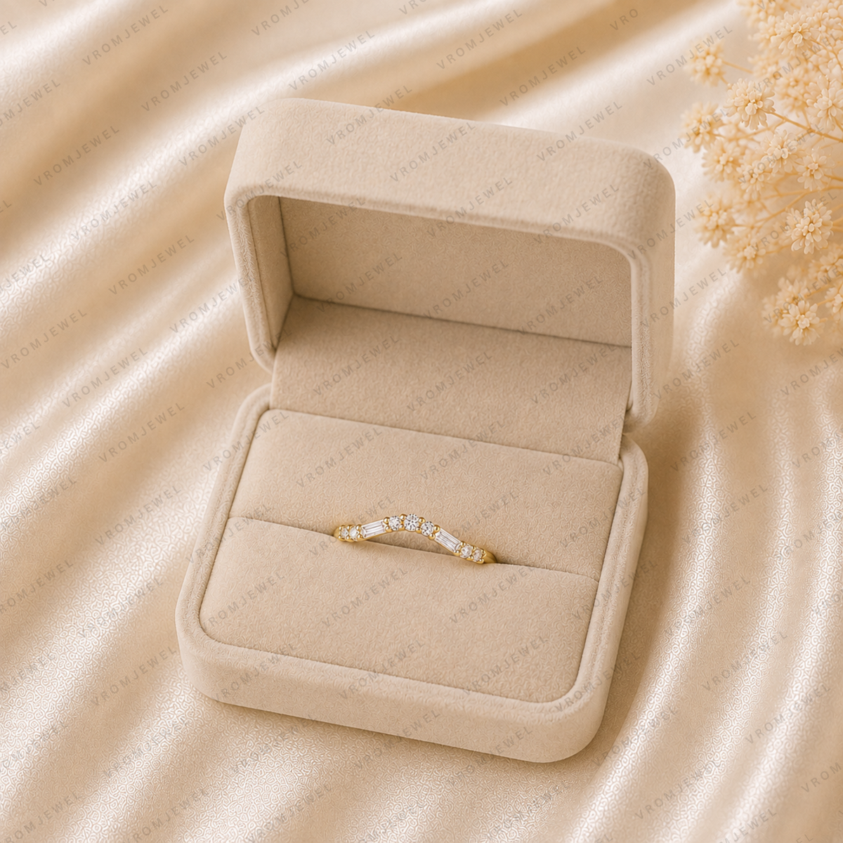 Curved Wedding Band | Lab Grown Diamond | Baguette & Round Stones | 14K Yellow Gold