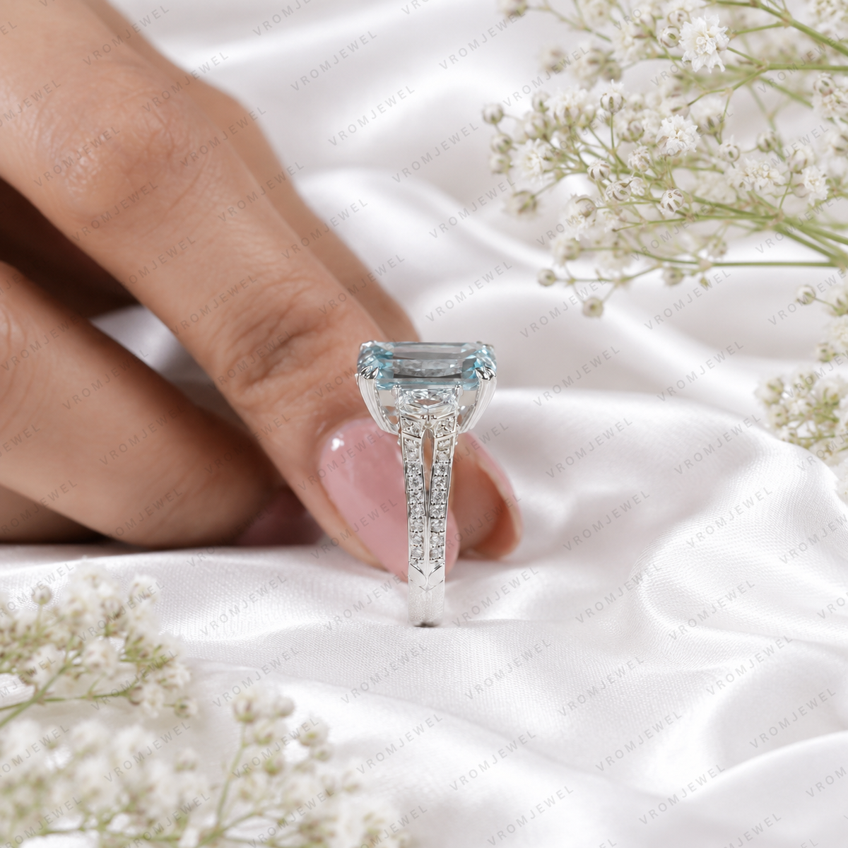 Blue Criss Cut Lab Grown Diamond Engagement Ring, 5 Carat Blue Diamond Ring, Criss Cut Statement Ring, Baguette Side Stones, Pavé Band
