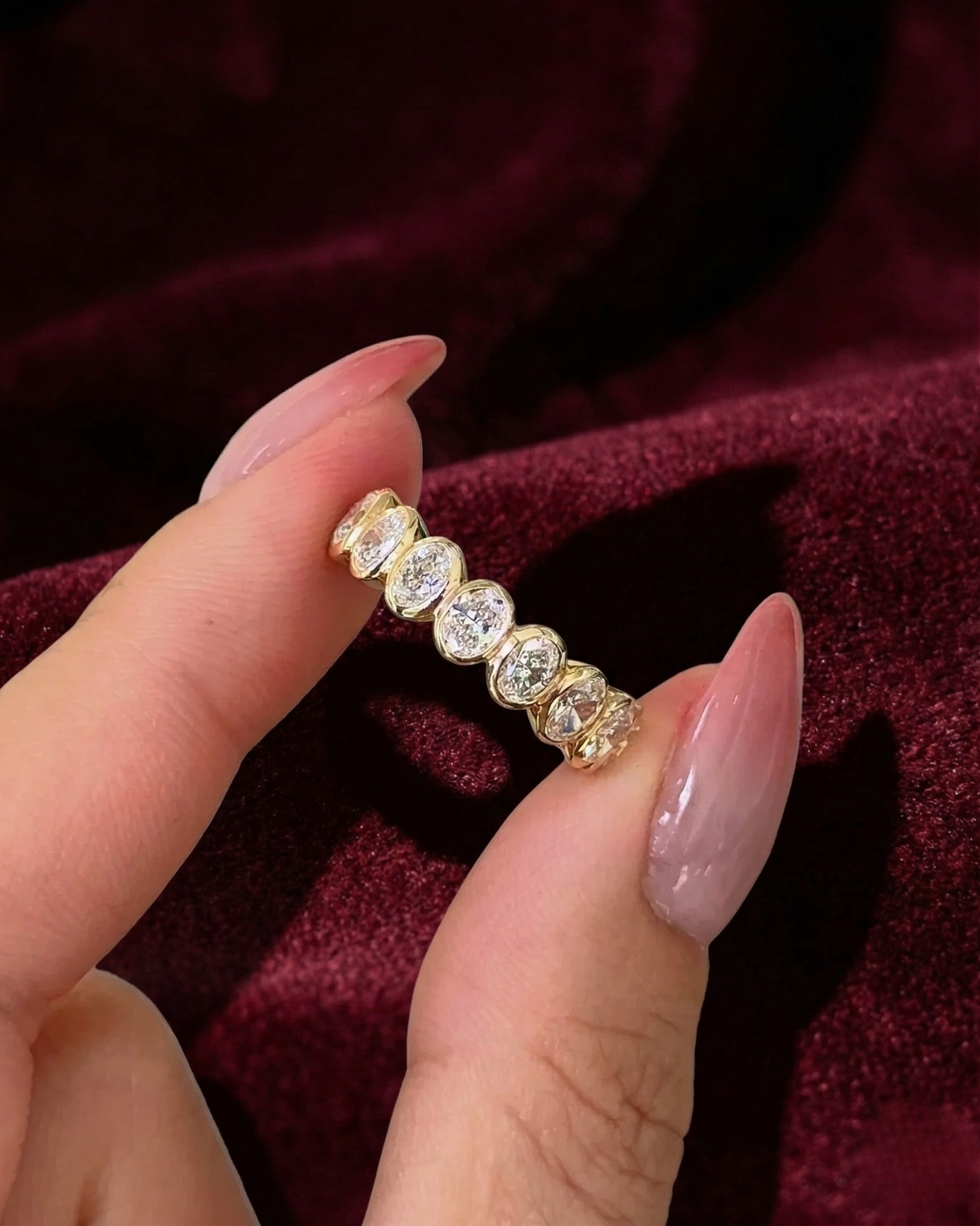 Oval Diamond Half Eternity Band, Bezel Set Oval Diamond Wedding Band, Oval Diamond Anniversary Ring, Minimalist Diamond Stackable Ring.
