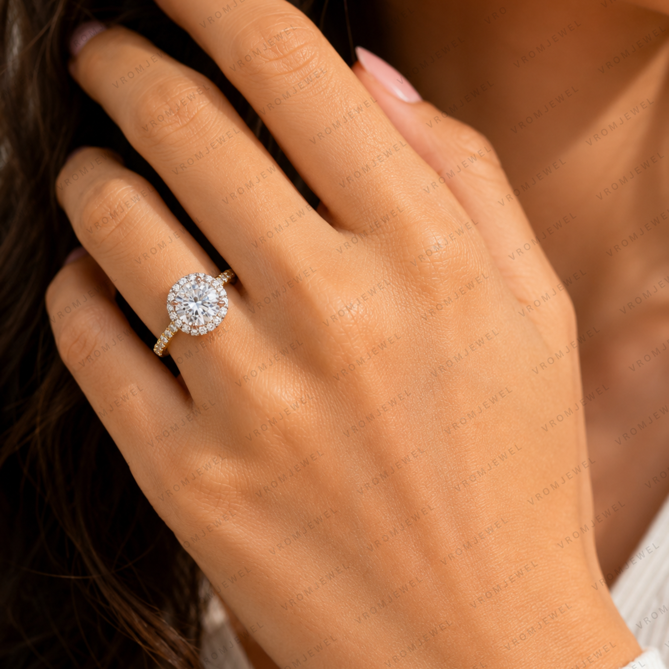 Round Shape Lab Grown Diamond Halo Engagement Ring in Solid 14K Gold