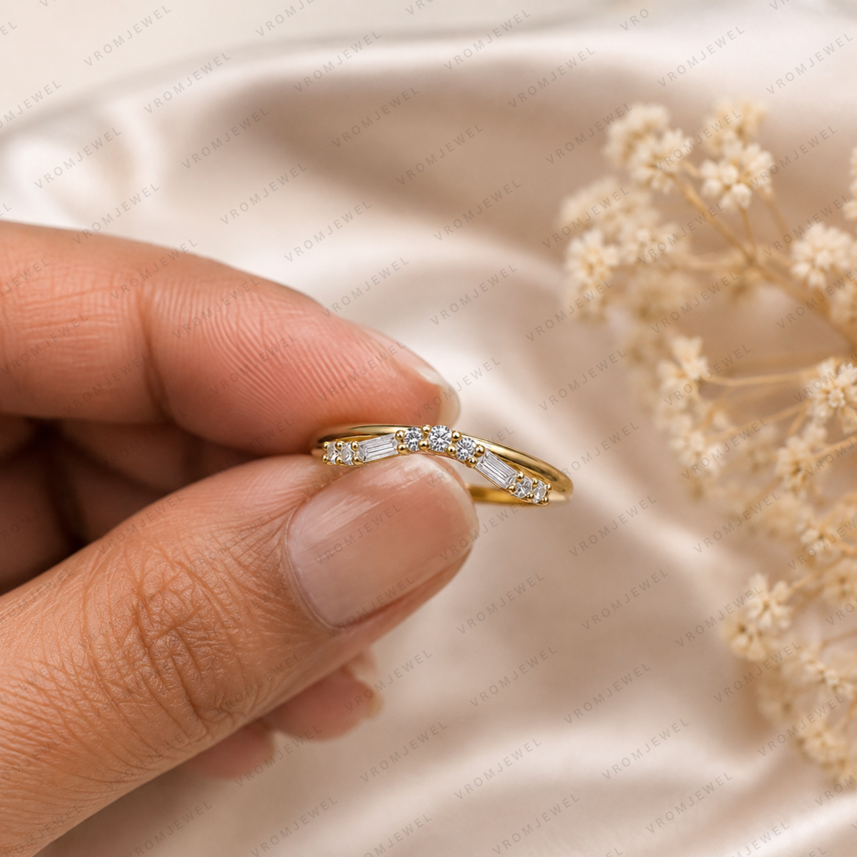 Curved Wedding Band | Lab Grown Diamond | Baguette & Round Stones | 14K Yellow Gold