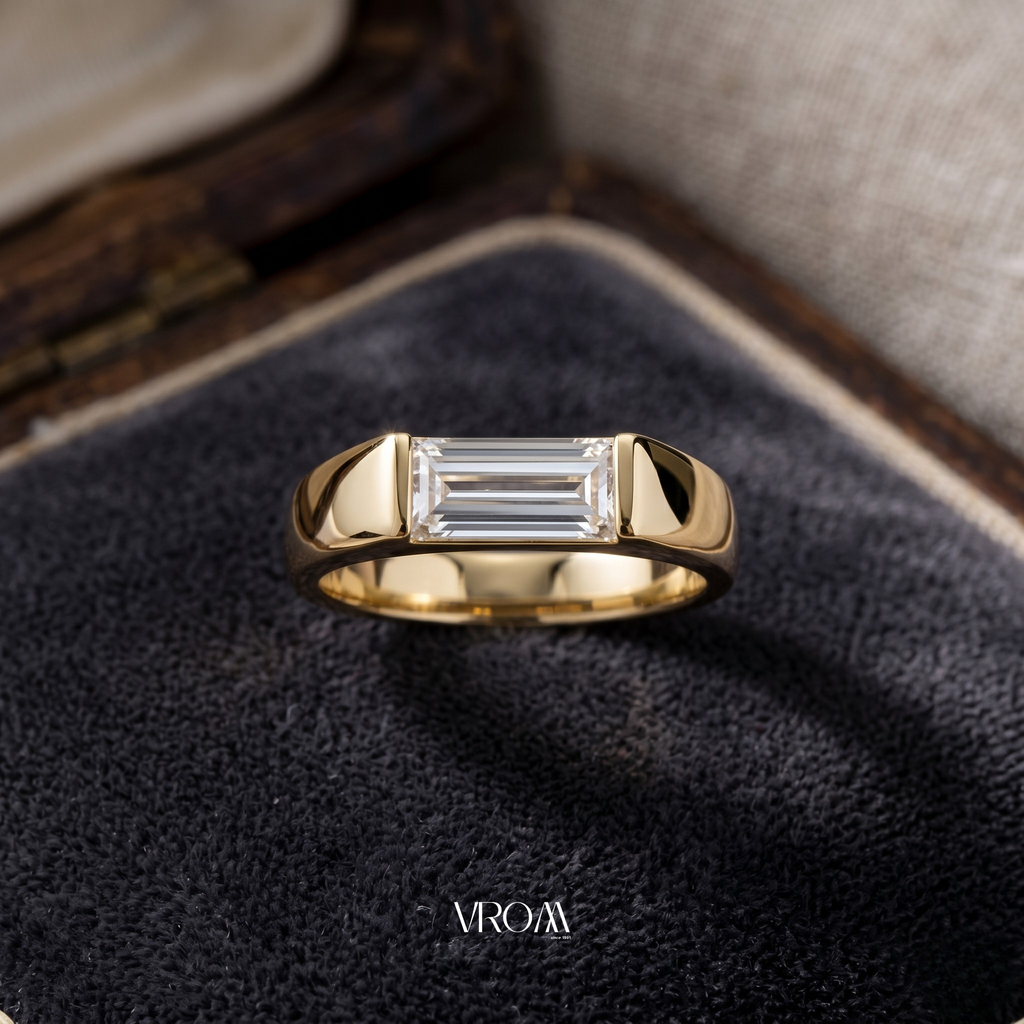 Baguette Diamond Signet Ring, Single Baguette Lab Grown Diamond Ring, Minimal Gold Signet Ring, Modern Statement Ring, Unisex Diamond Ring