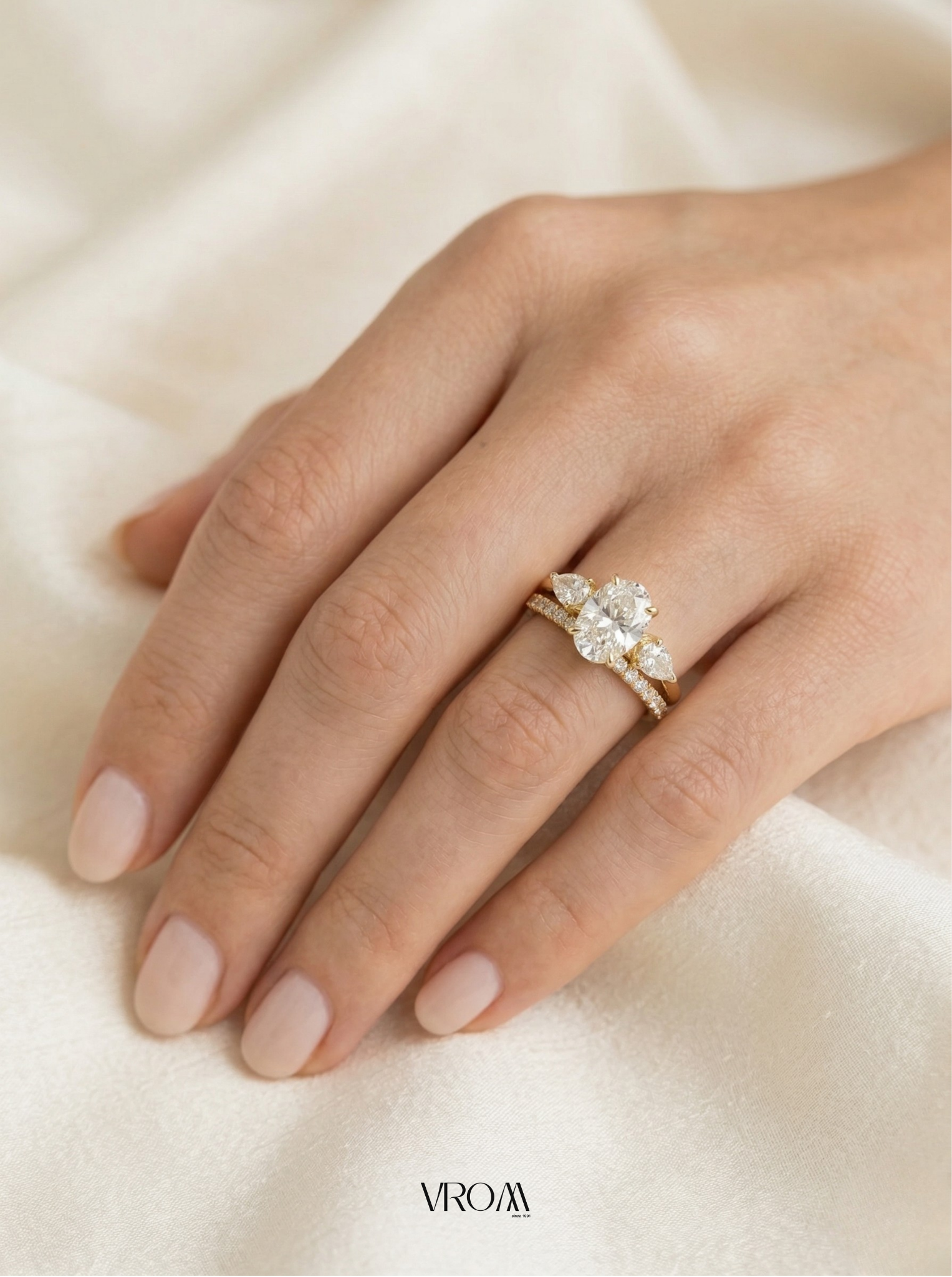 Oval Diamond Wedding Set, Two Band Stackable Ring, Three Stone Engagement Ring, Lab Grown Diamond Ring, Curved Pave Band Set