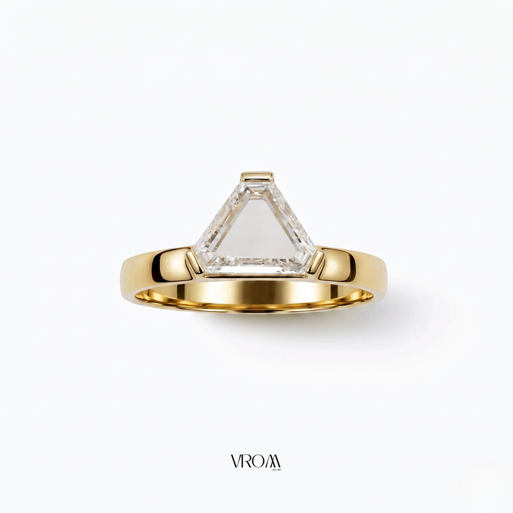Portrait Trillion Diamond Ring, Cut Corner Trillion Engagement Ring, Geometric Diamond Ring, Lab Grown Diamond Ring, Minimal Stackable Ring