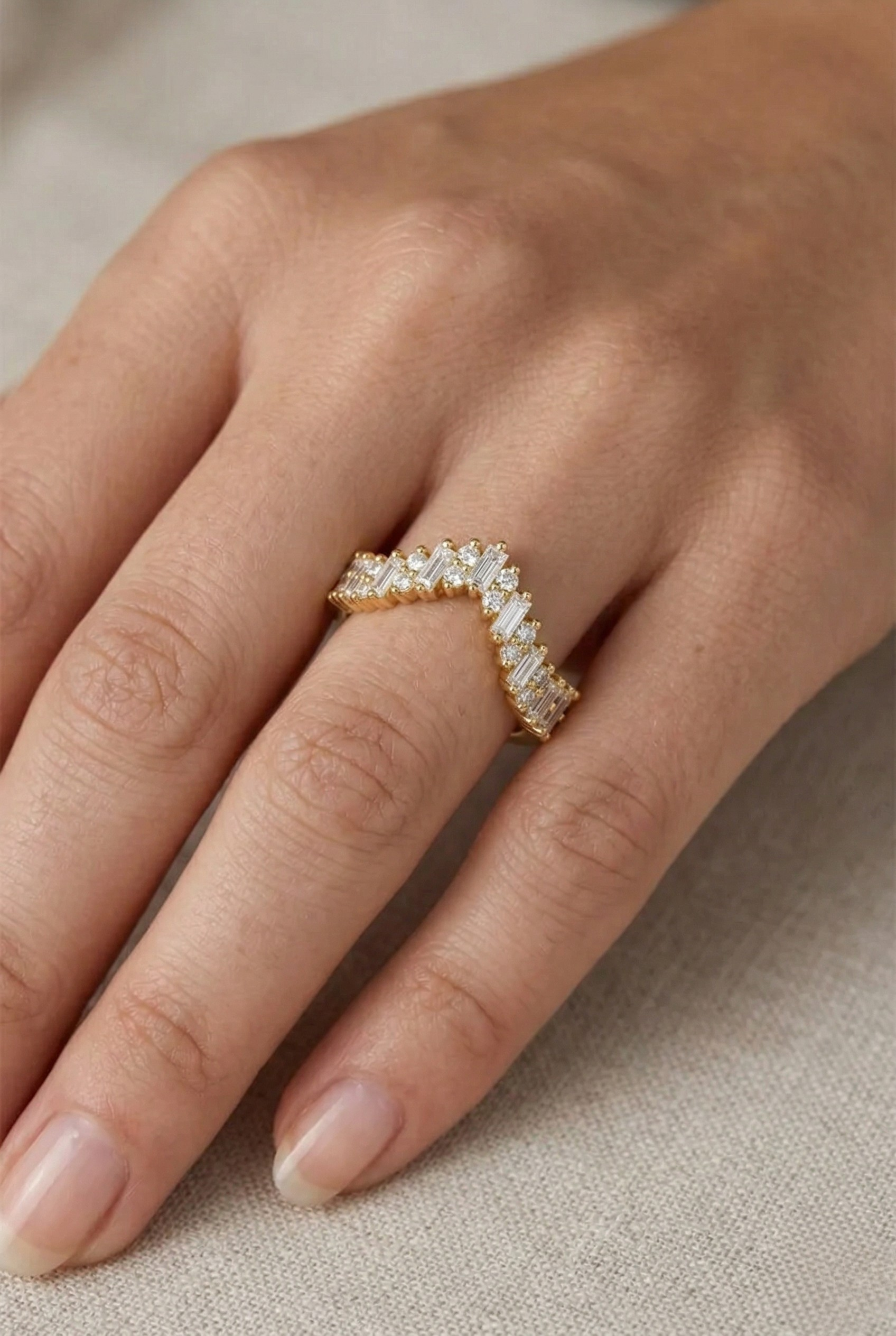 Chevron Diamond Band 1.35 Carat, Mixed Shape Diamond Band, V Shaped Wedding Band, Baguette and Round Diamond Ring, Stackable Gold Band