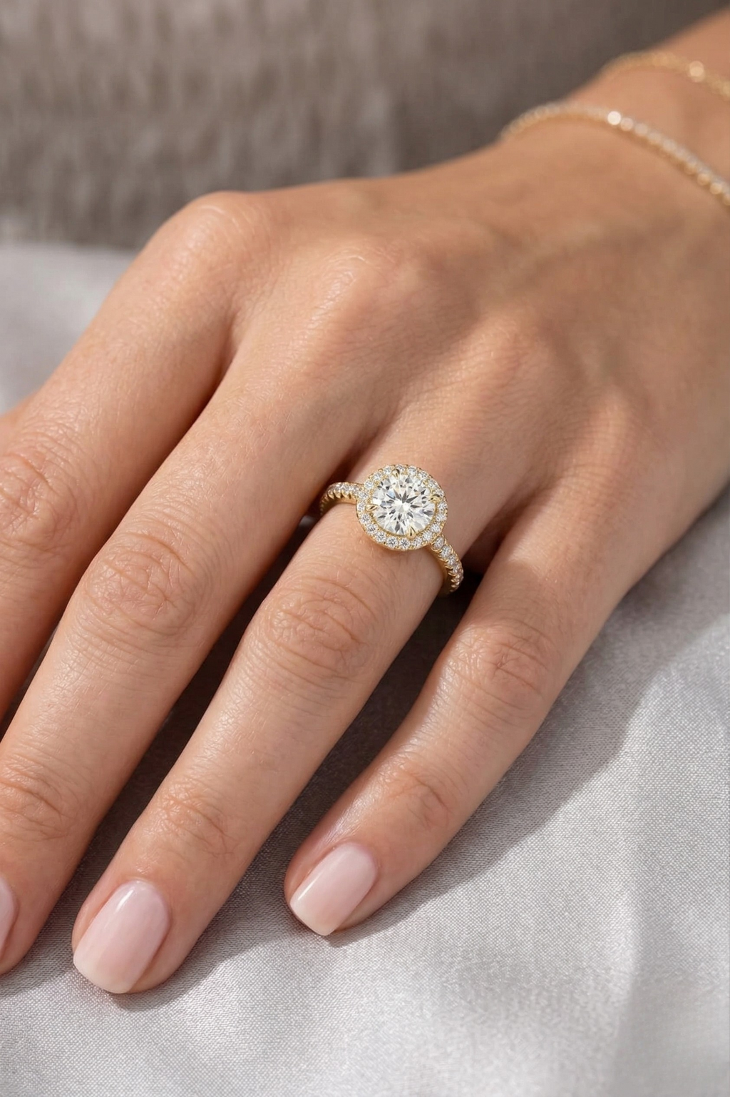 Round Diamond Halo Engagement Ring, Round Cut Diamond Ring with Pave Band, Tiger Prong Diamond Ring, Halo Diamond Ring, Gold Engagement Ring