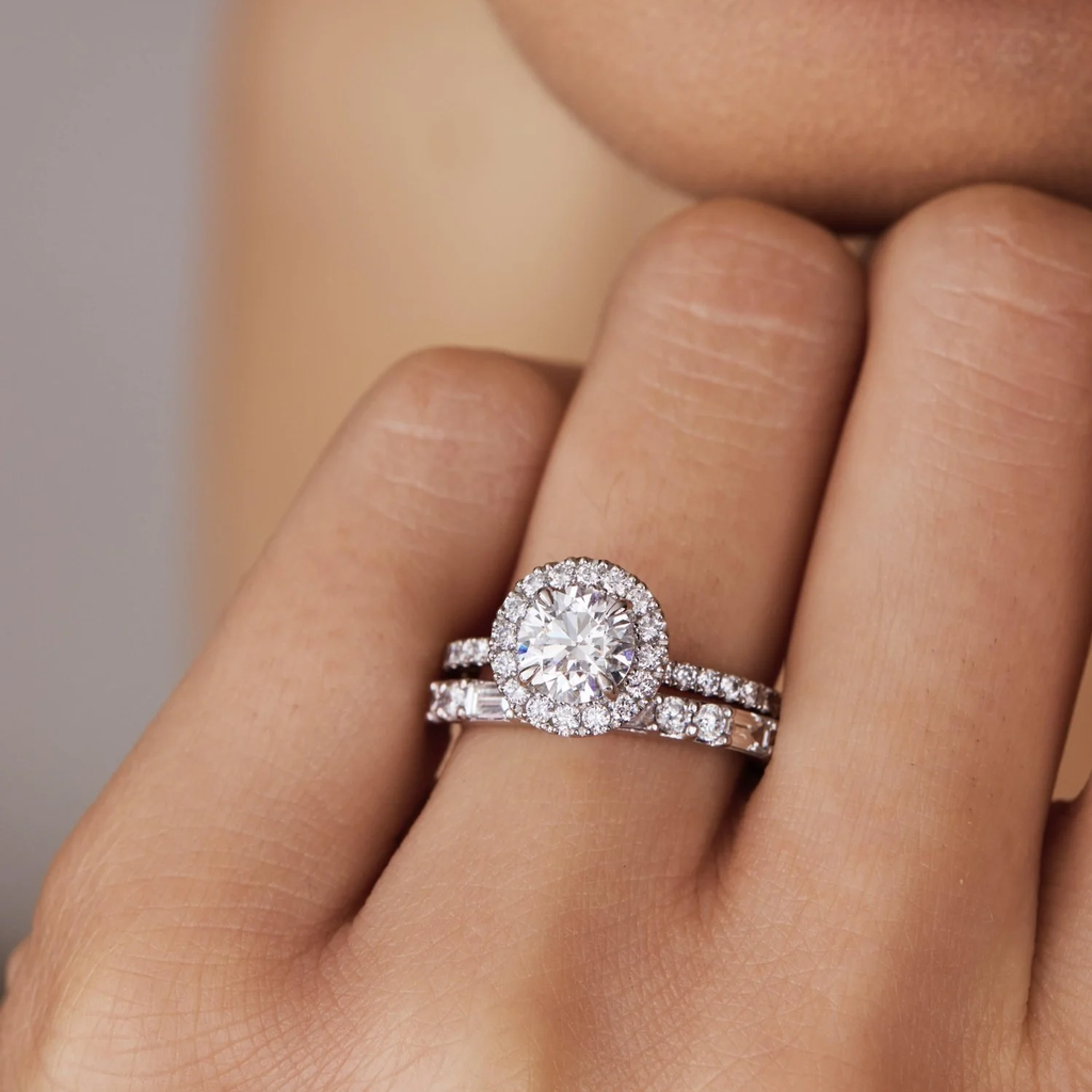 Round Shape Lab Grown Diamond Halo Engagement Ring in Solid 14K Gold