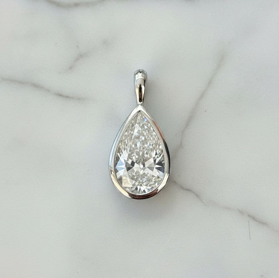 Bezel Pendant Pear Shaped | Lab Grown Diamond | 14K Yellow Gold Solitaire
